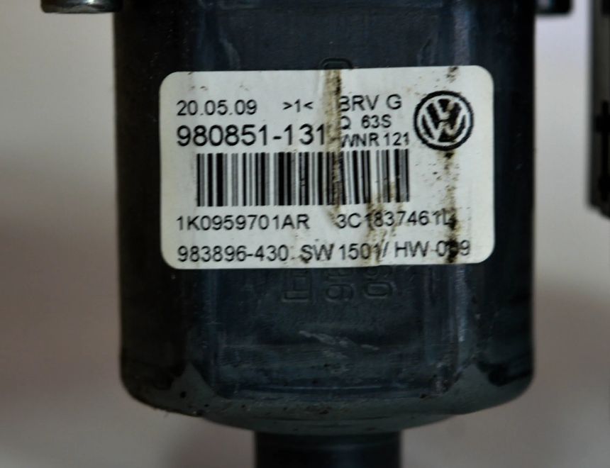 VOLKSWAGEN Passat B6 (2005-2010) Priekšējo labo durvju logu pacelšanas motorīts 1K0959701AR,1K0959793N,3C1837461L 12019052