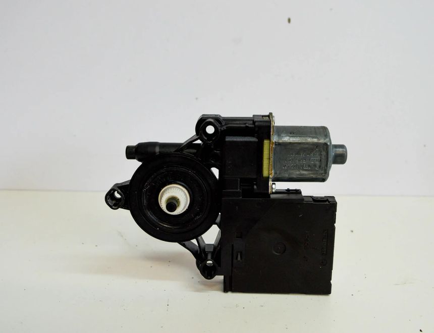 VOLKSWAGEN Passat B6 (2005-2010) Priekšējo labo durvju logu pacelšanas motorīts 1K0959701AR,1K0959793N,3C1837461L 12019052