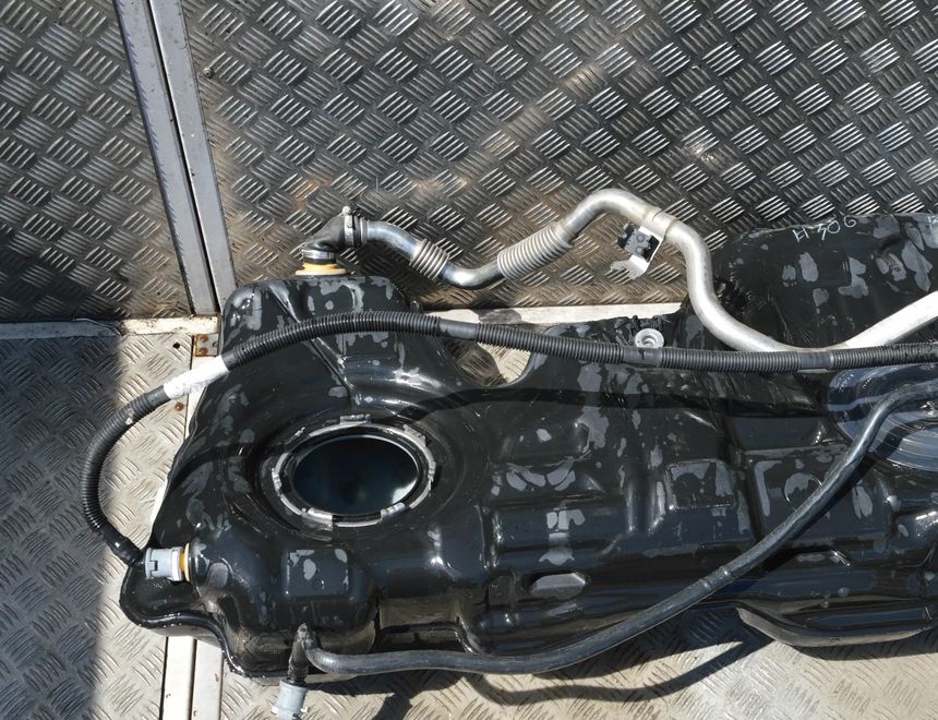 BMW 4 Series F32/F33/F36 (2013-2020) Fuel Tank 4041401AA 13137204