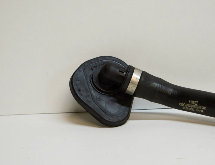 AUDI A4 B9/8W (2015-2024) Dzesēšanas šļauka / truba 8W1819350B 13757565