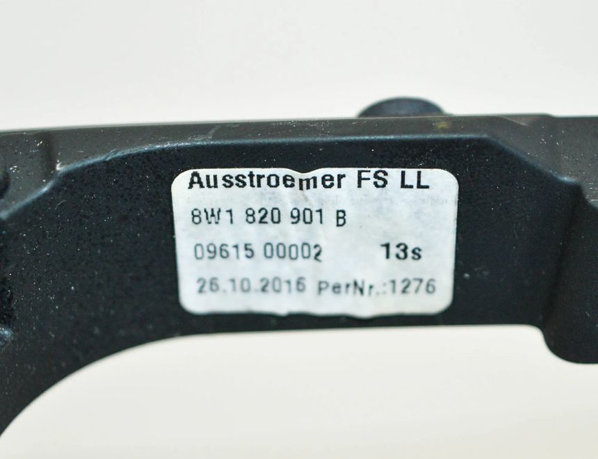 AUDI A4 B9/8W (2015-2024) Вентиляционные отверстия в приборной панели 8W1820901B,8W1820901 14377087