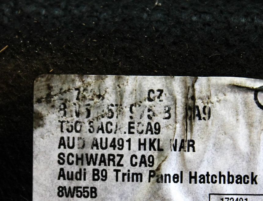 AUDI A4 B9/8W (2015-2024) Обивка крышки багажника 8W5867975B 14409482