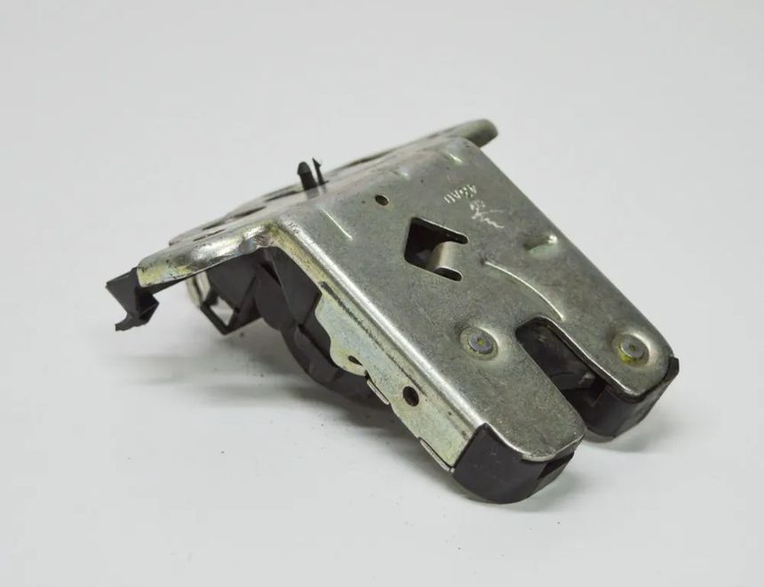 AUDI A4 B8/8K (2011-2016) Aizmugurējā bagāžnieka slēdzene 8K9827505A 2674478