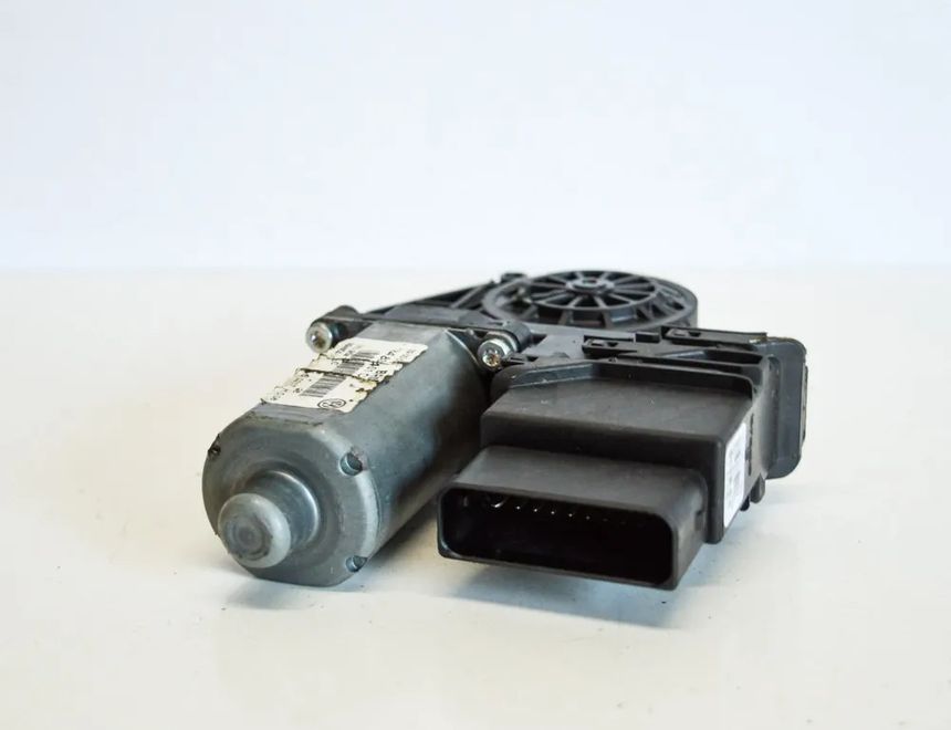 VOLKSWAGEN Golf 5 generation (2003-2009) Rear Left Door Window Control Motor 1K4839401C 2933080