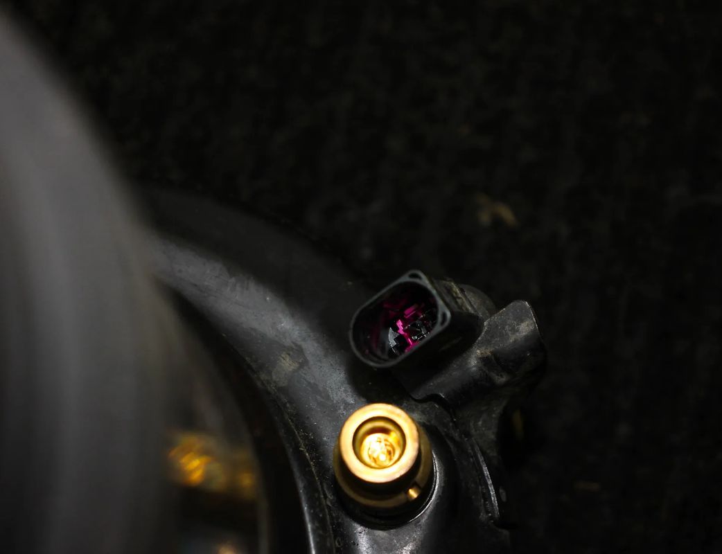 AUDI A8 D4/4H (2010-2018) Priekšējais labais gaisa amortizators AS2864 32744210