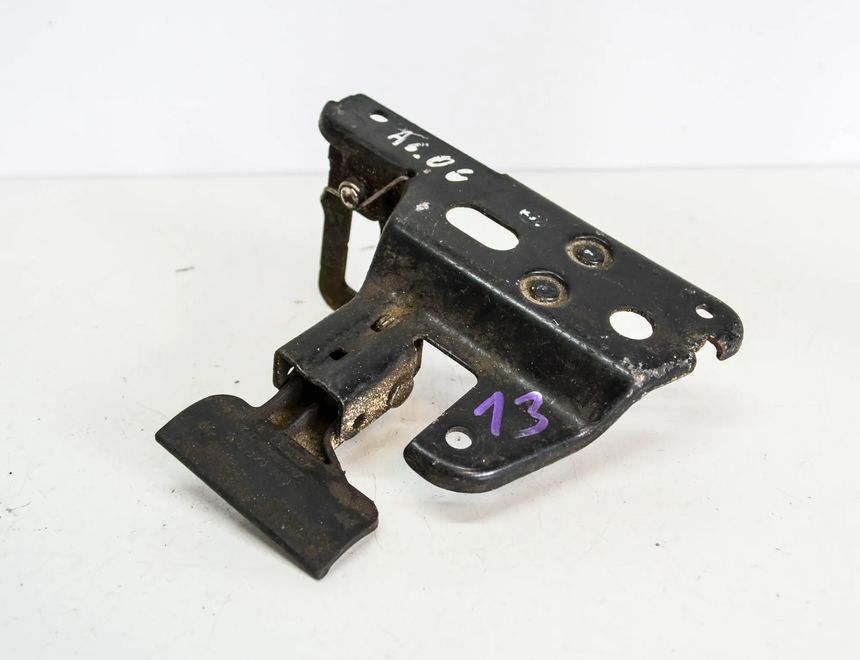 AUDI A6 C6/4F (2004-2011) Крюк капотa 4F0823480 3782517