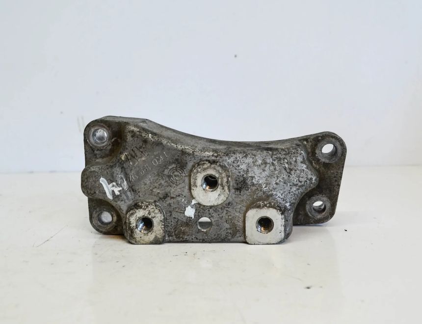 AUDI Q3 8U (2011-2020) Другие части внутренние двигателя 1K0199117AM 3994957