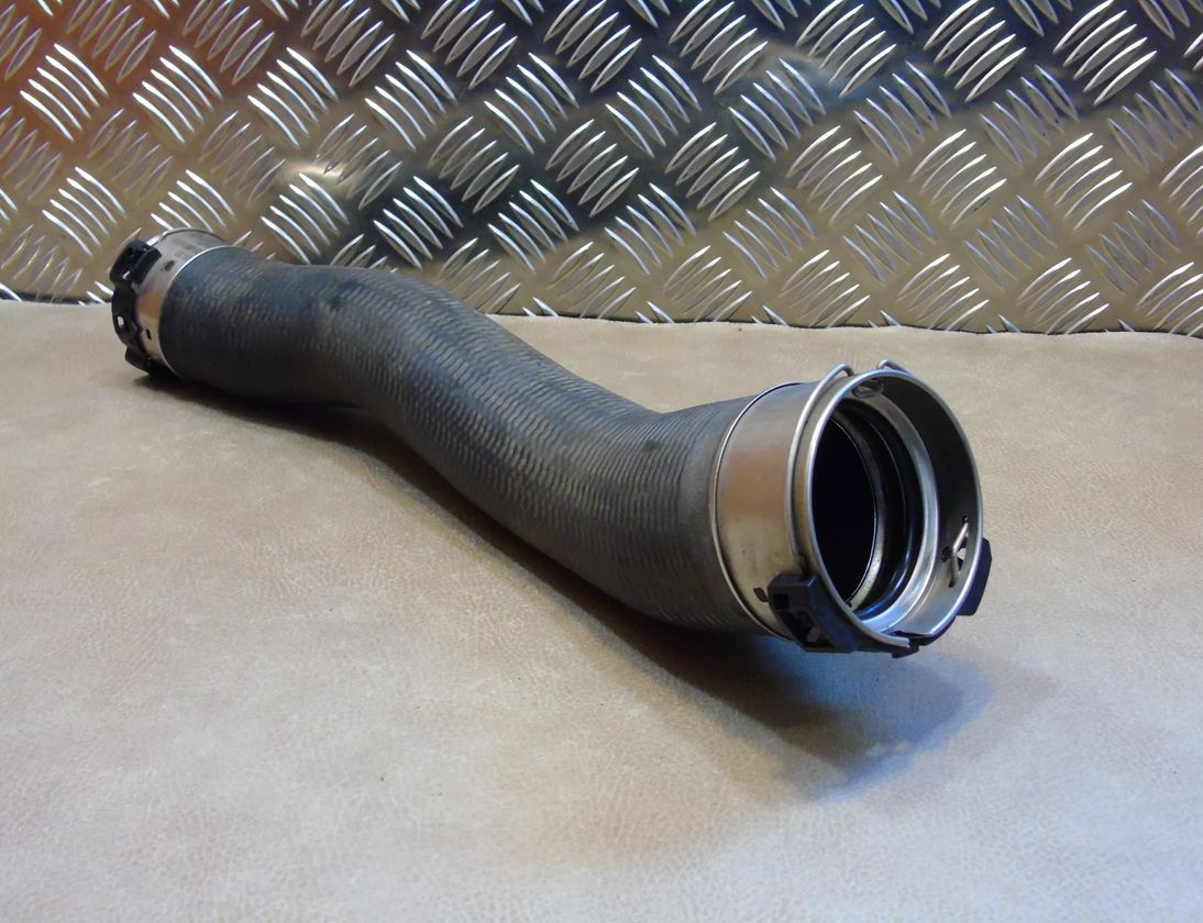 BMW 3 Series F30/F31 (2011-2020) Левый шланг радиатора интеркулера 7597591 13919885