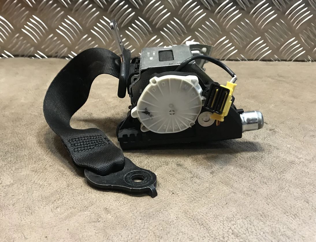 MERCEDES-BENZ C-Class W204/S204/C204 (2004-2015) Ремень безопасности задний левый A2048600785 14654863