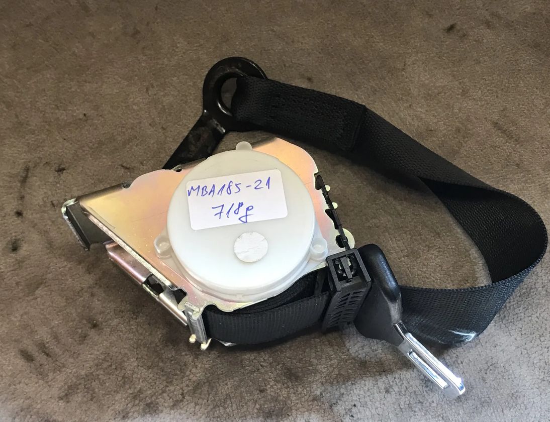 MERCEDES-BENZ C-Class W204/S204/C204 (2004-2015) Rear Middle Seatbelt A2048600085 15384768