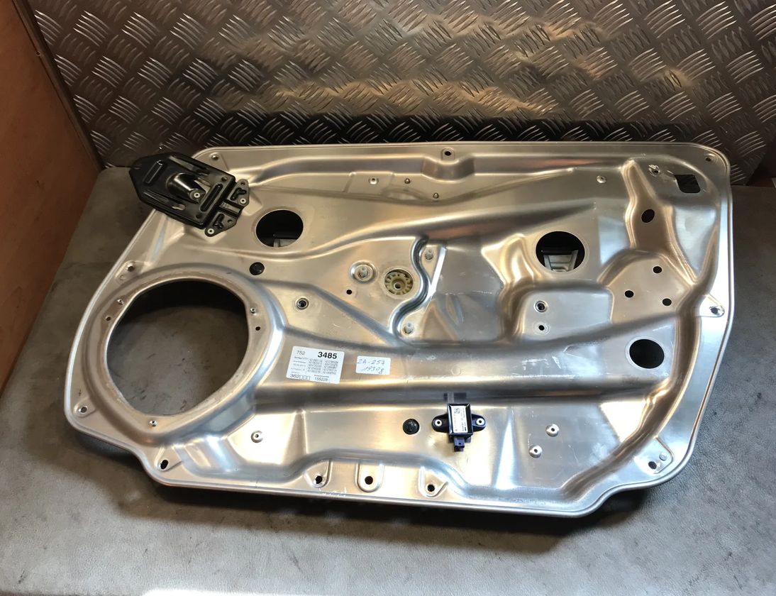 MERCEDES-BENZ E-Class W212/S212/C207/A207 (2009-2016) Priekšējo labo durvju logu pacēlājs A2128201102 17190611