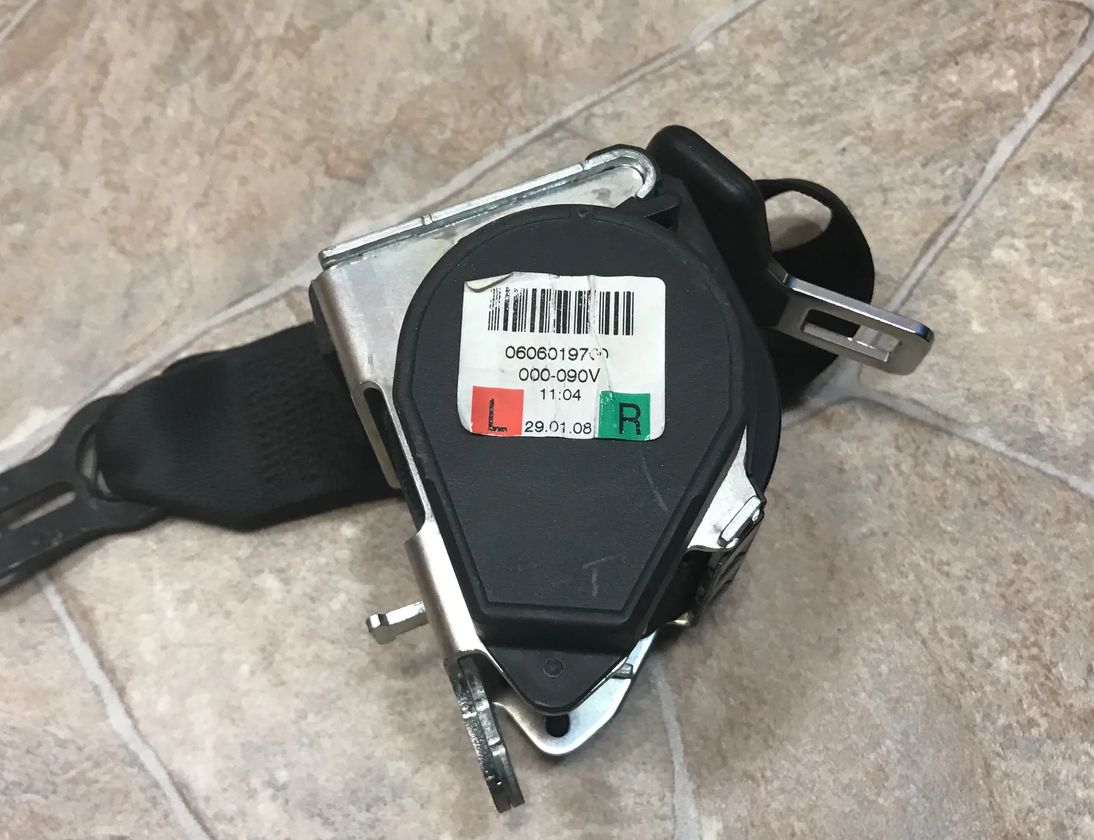 BMW 3 Series E90/E91/E92/E93 (2004-2013) Aizmugurējā kreisā drošības josta 9117254 17227808