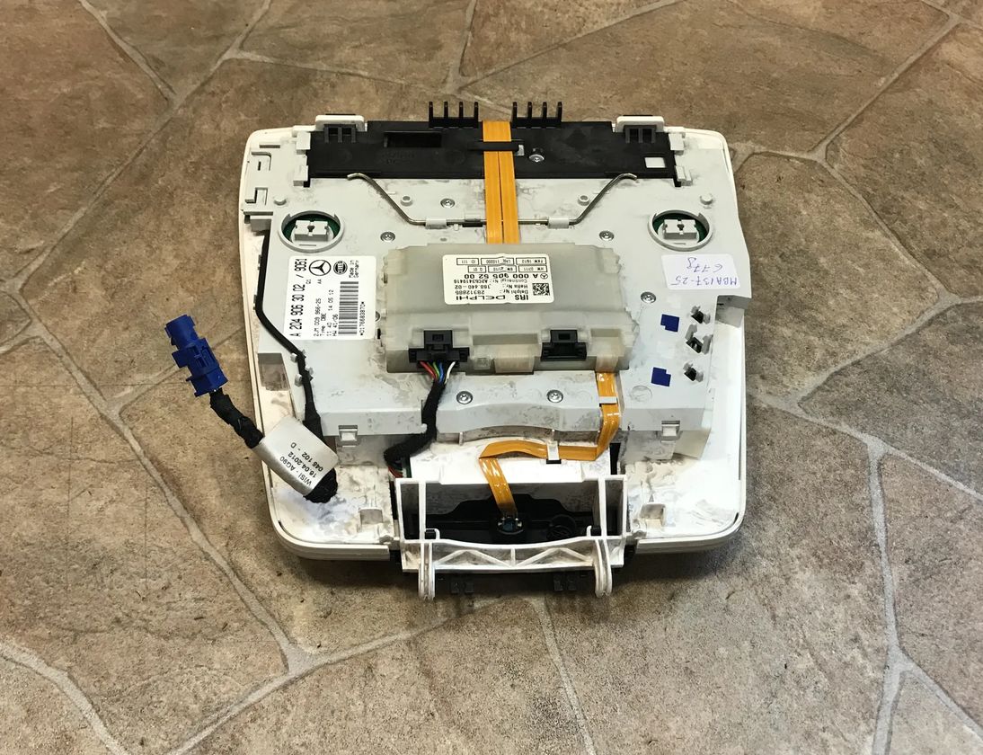 MERCEDES-BENZ C-Class W204/S204/C204 (2004-2015) Salona apgaismojums A2049063002 23112533