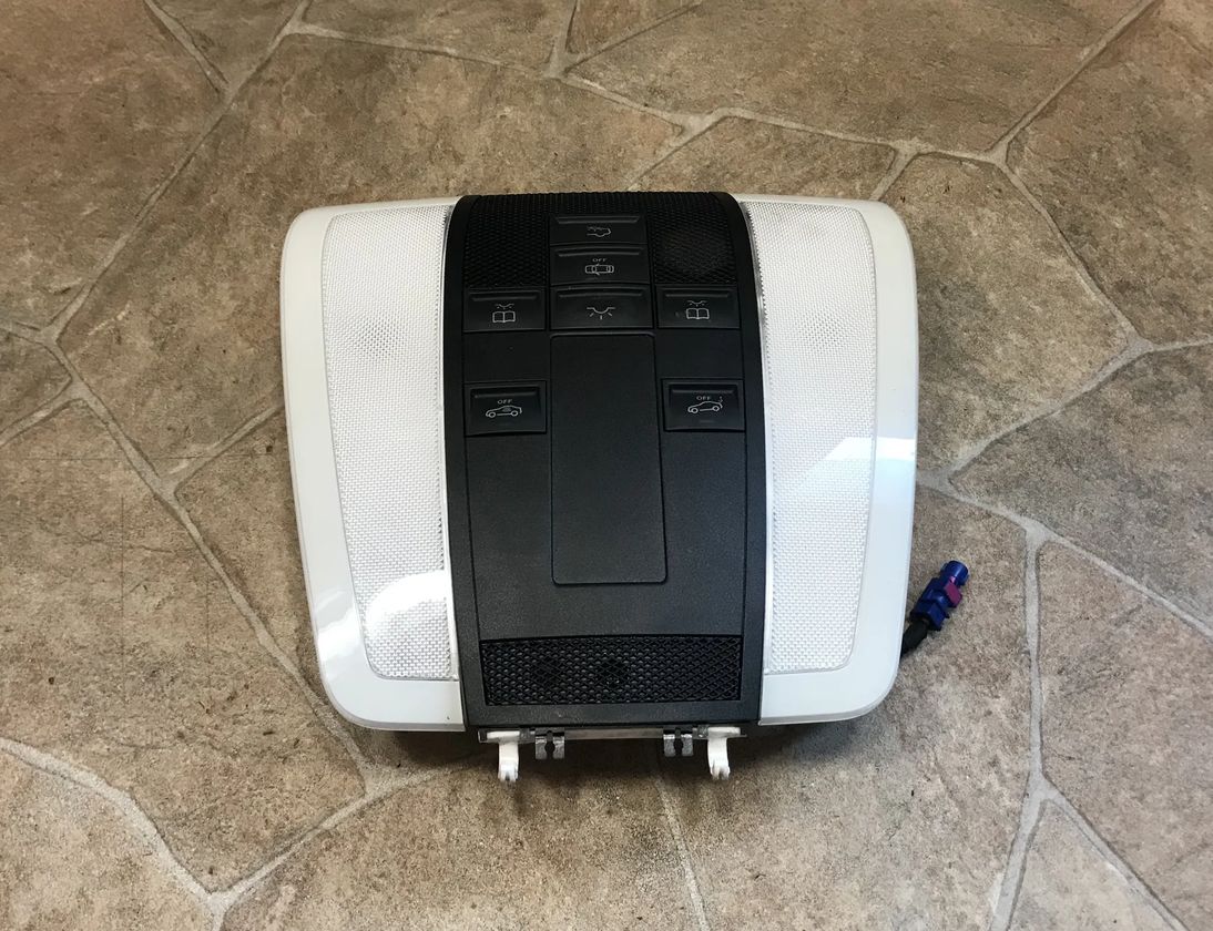 MERCEDES-BENZ C-Class W204/S204/C204 (2004-2015) Salona apgaismojums A2049063002 23112533