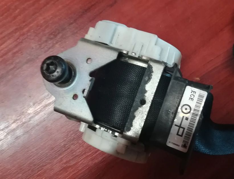 BMW 3 Series E90/E91/E92/E93 (2004-2013) Ремень безопасности передний левый 33059848 23240907