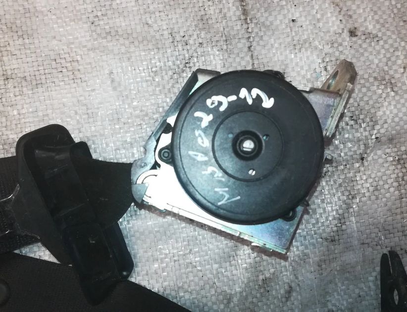 BMW 3 Series E90/E91/E92/E93 (2004-2013) Rear Middle Seatbelt 606091700c 23249014