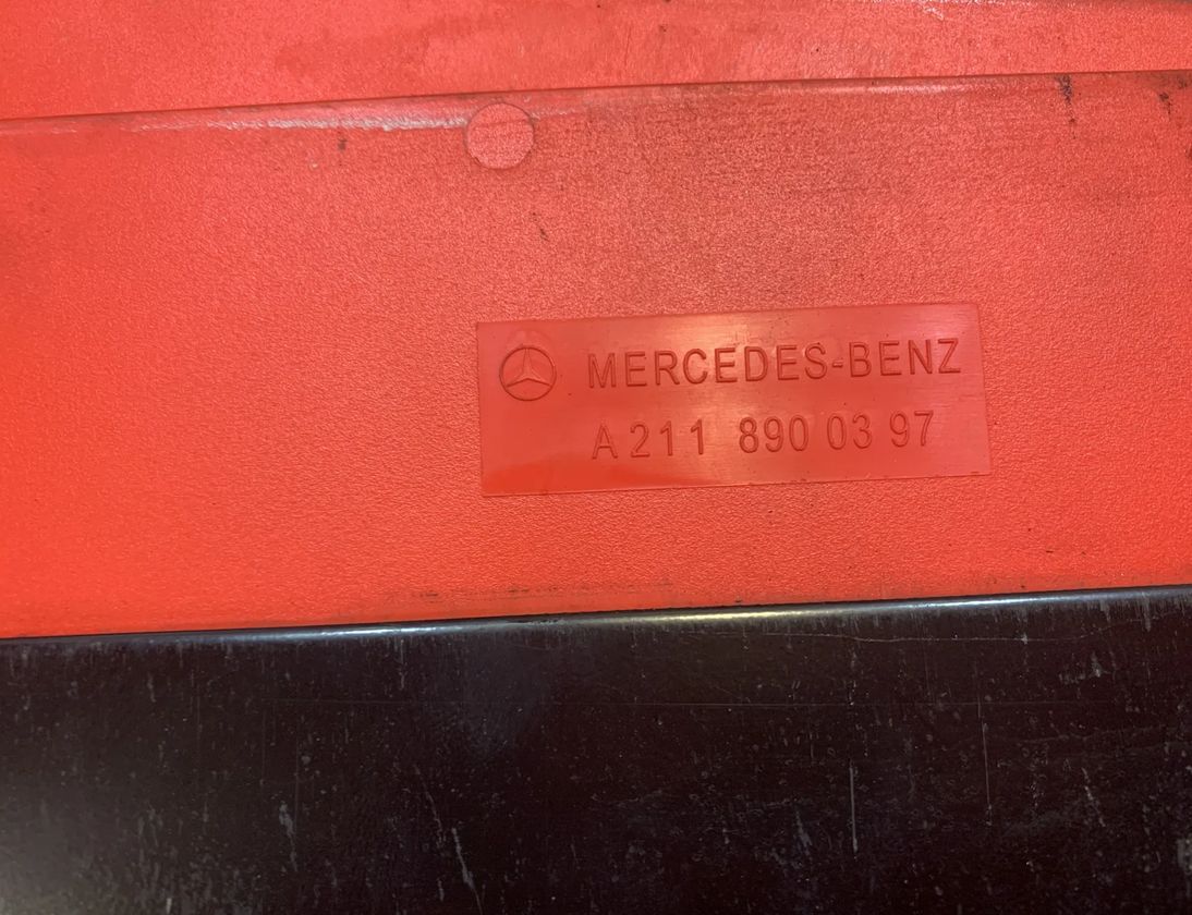 MERCEDES-BENZ E-Class W211/S211 (2002-2009) Знак аварийной остановки A2118900397 23487620