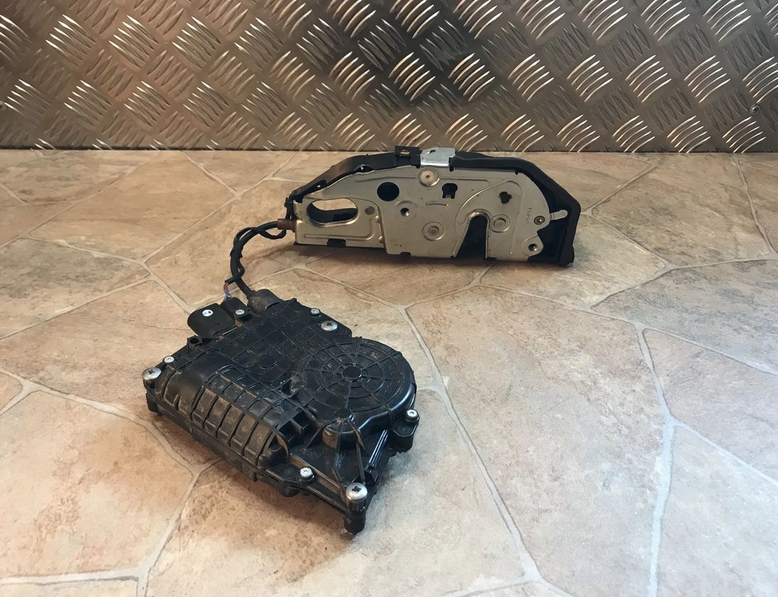 BMW 7 Series F01/F02 (2008-2015) Rear Left Door Soft Close Unit 7185687 23965200