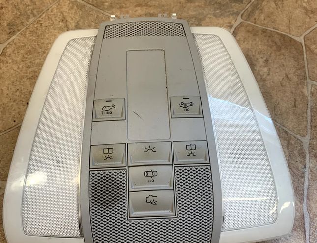 MERCEDES-BENZ C-Class W204/S204/C204 (2004-2015) Salona apgaismojums A2049063002 26587056