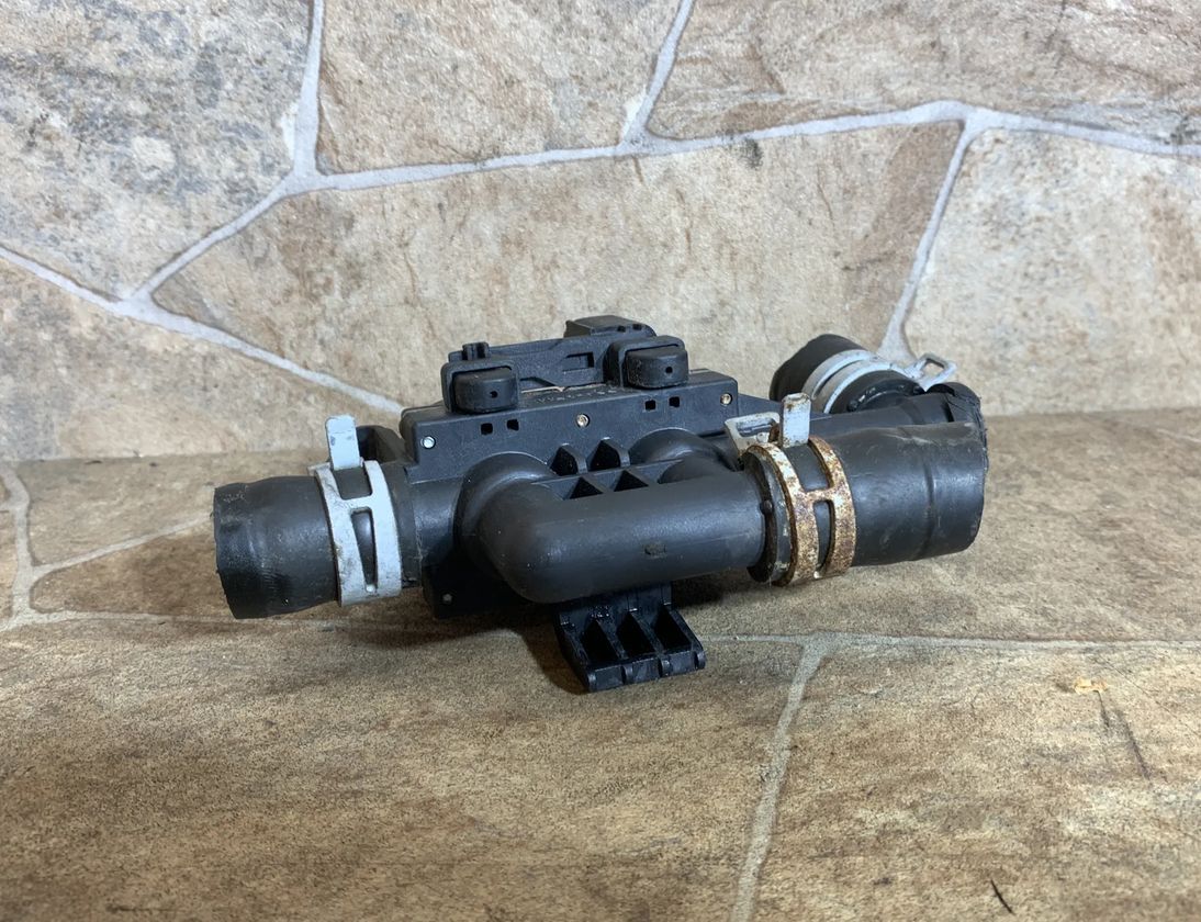 BMW 5 Series F10/F11 (2009-2017) Apkures radiatora vārsts 9119164 28592805