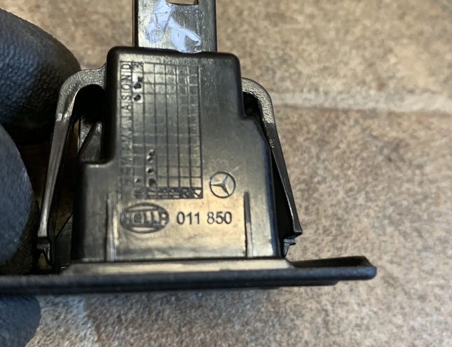 MERCEDES-BENZ C-Class W205/S205/C205 (2014-2023) Numura zīmes apgaismojums 011850 30289695