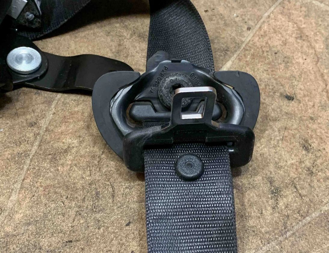 BMW X5 E70 (2006-2013) Rear Left Seatbelt 606345600C 32411156