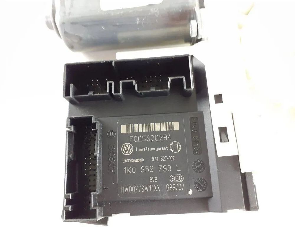VOLKSWAGEN Passat B7 (2010-2015) Маторчик стеклоподъемника передней левой двери 1K0959701H,1K0959793L 31907340