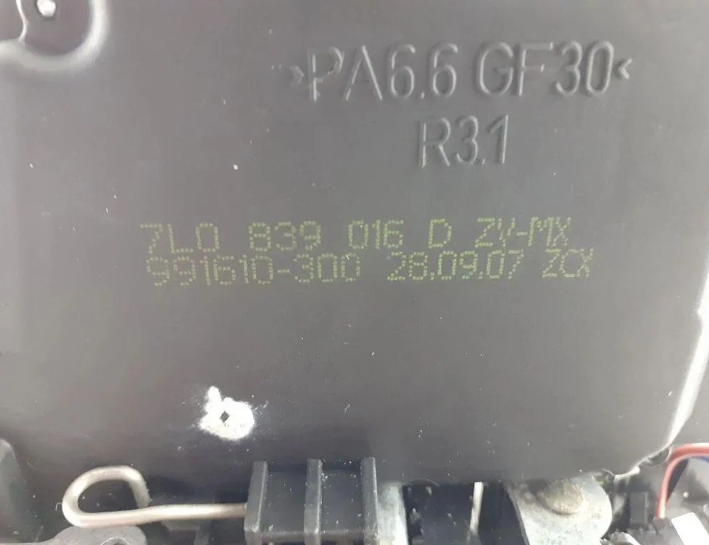 VOLKSWAGEN Golf 8 generation (2019-2023) Aizmugurējā labā durvju slēdzene 7L0839016D 31909298