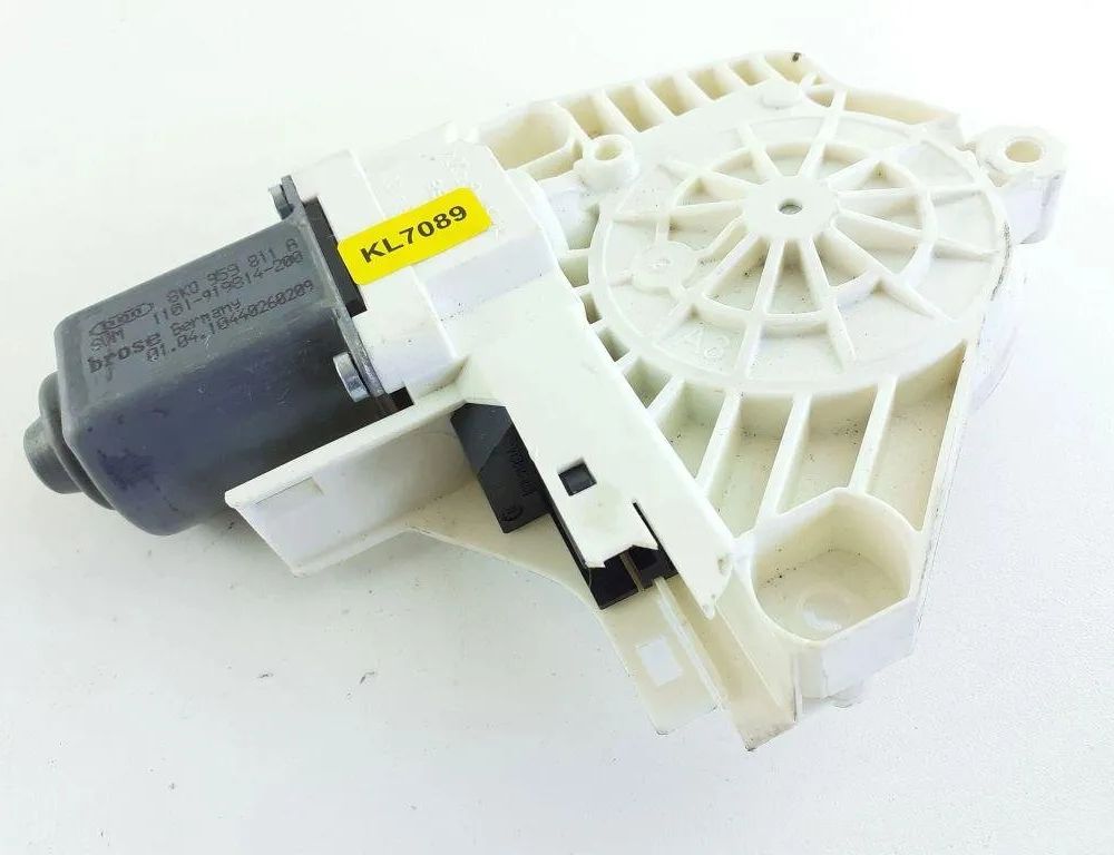 SKODA Superb 1 generation (2001-2008) Aizmugurējo kreiso durvju loga pacēlāja motorīts KL7089,8K0959811A 31909375