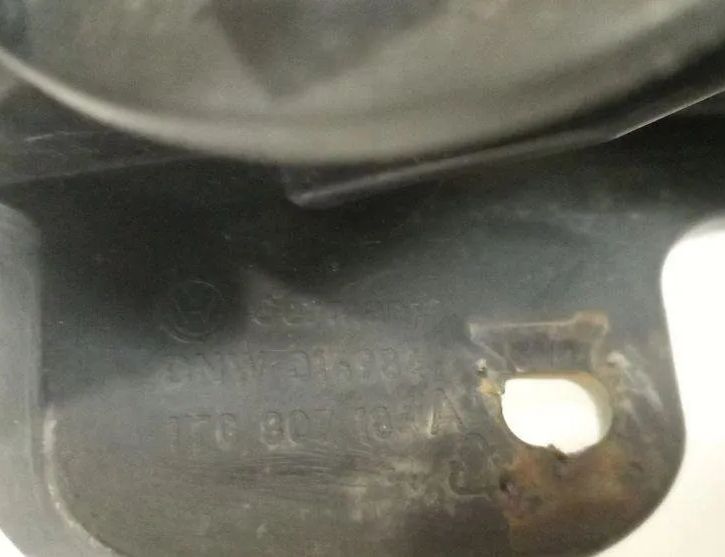 VOLKSWAGEN Touran 1 generation (2003-2015) Priekšējā labā bufera stiprinājums 1T0807184A,M647 31910275