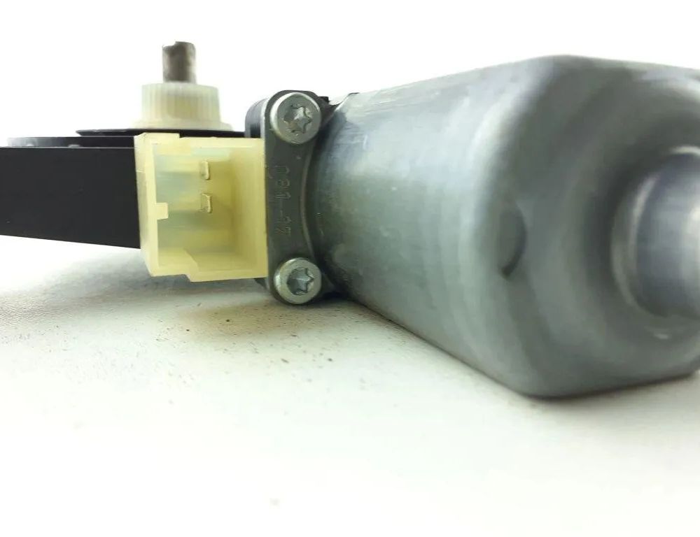 VOLKSWAGEN Golf 8 generation (2019-2023) Маторчик стеклоподъемника передней левой двери KL8798,0130822717 31910601