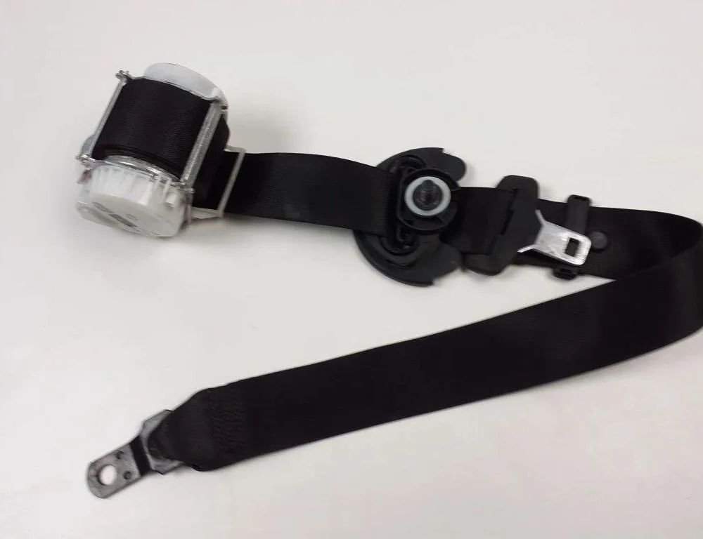 BMW X3 E83 (2003-2010) Ремень безопасности передний правый 34003070B,E506E324685U176 31911608