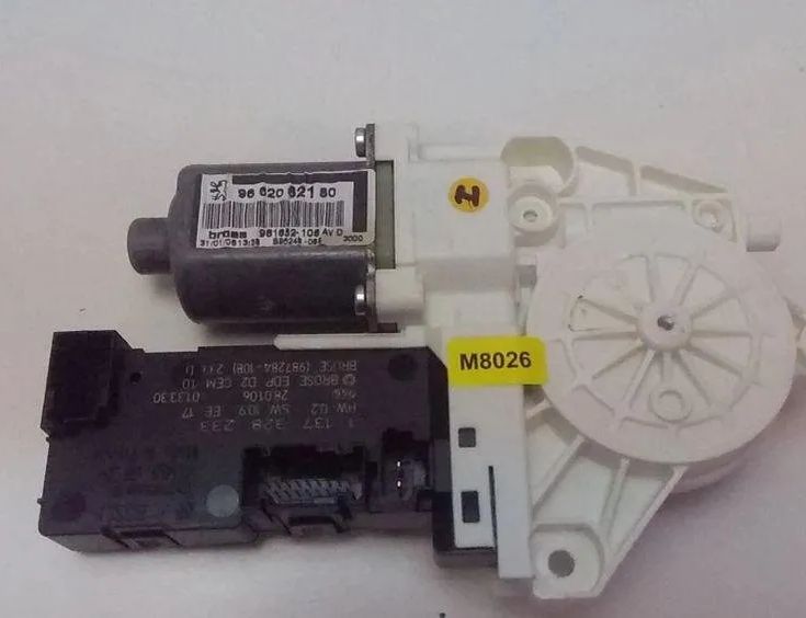 PEUGEOT 307 1 generation (2001-2008) Маторчик стеклоподъемника передней правой двери M8026,9662062180 31913531