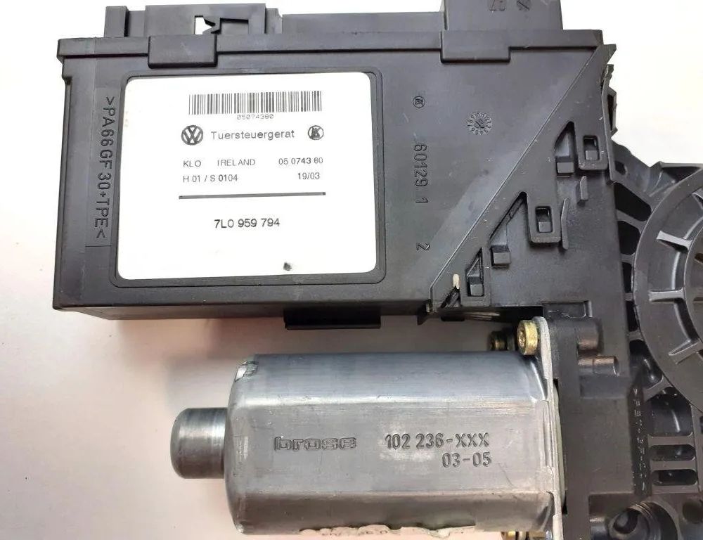 PORSCHE Cayenne 955 (2002-2010) Aizmugurējo labo durvju loga vadības motorīts 7L0959794 31913736