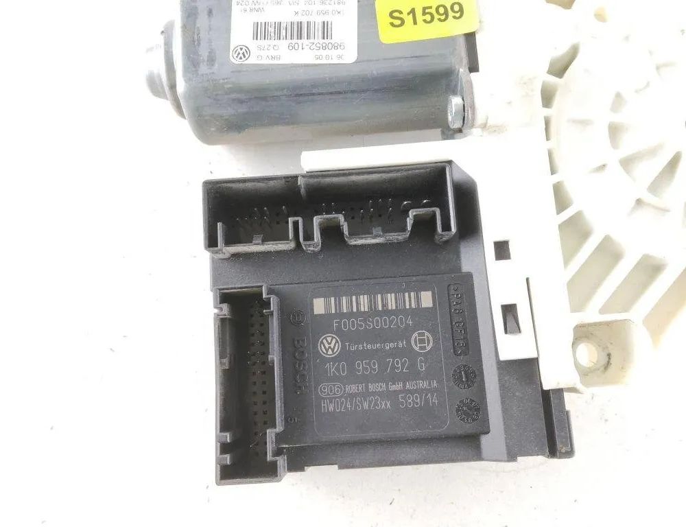 VOLKSWAGEN Touran 1 generation (2003-2015) Front Left Door Window Regulator Motor 1K0959702K 31919618