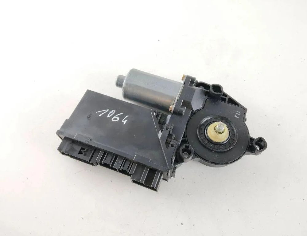 PORSCHE Cayenne 955 (2002-2010) Rear Right Door Window Control Motor 3D0959794C 31925350