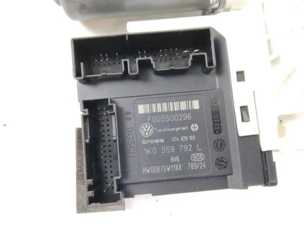 VOLKSWAGEN Passat B7 (2010-2015) Front Left Door Window Regulator Motor 1K0959702P 31927510