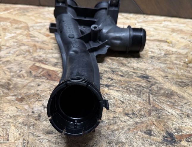 PEUGEOT 308 T9 (2013-2021) шланг радиатора интеркулера 9804177580 28578920