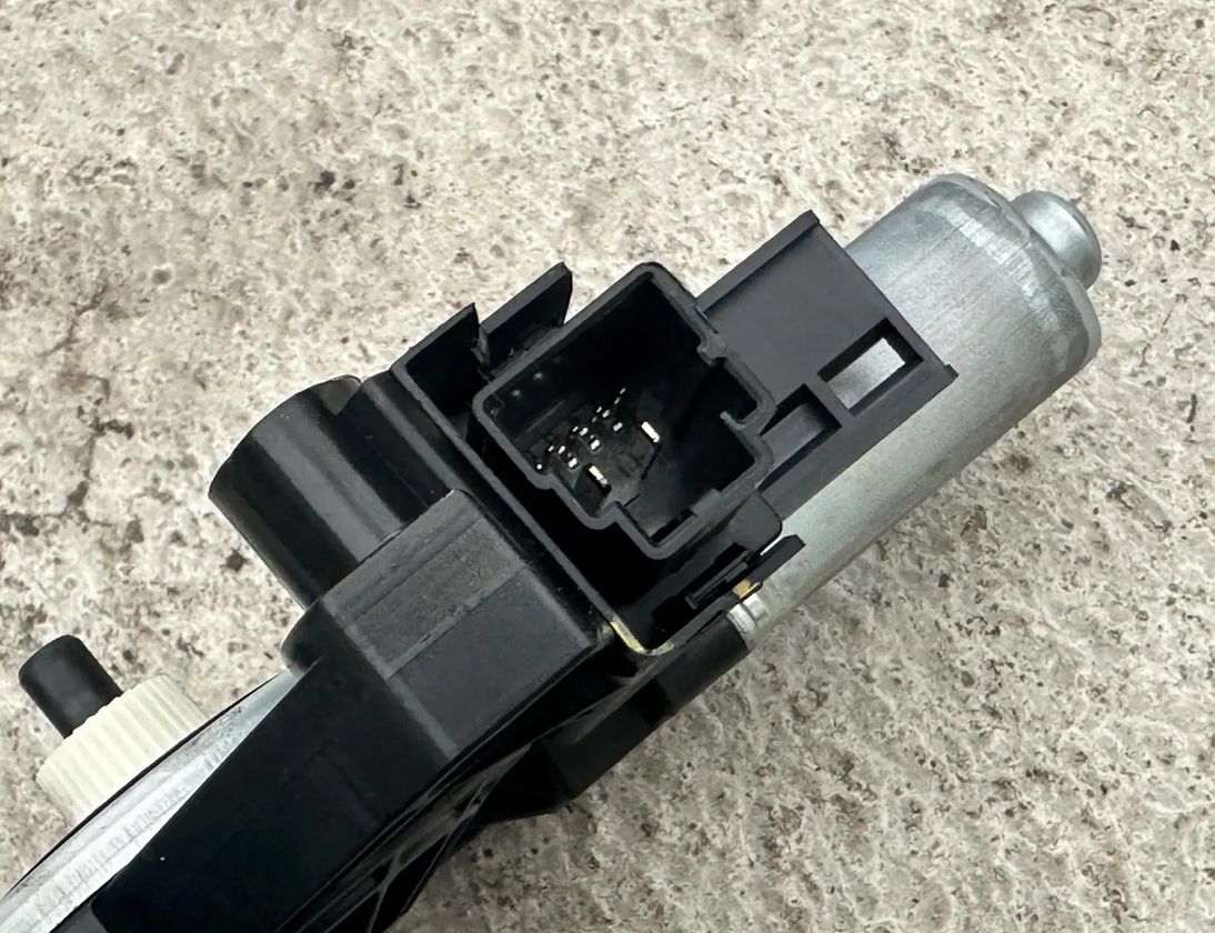 VOLVO XC60 1 generation (2008-2017) Priekšējo kreiso durvju logu pacēlāja motorīts 966268103,WR12718 28582629