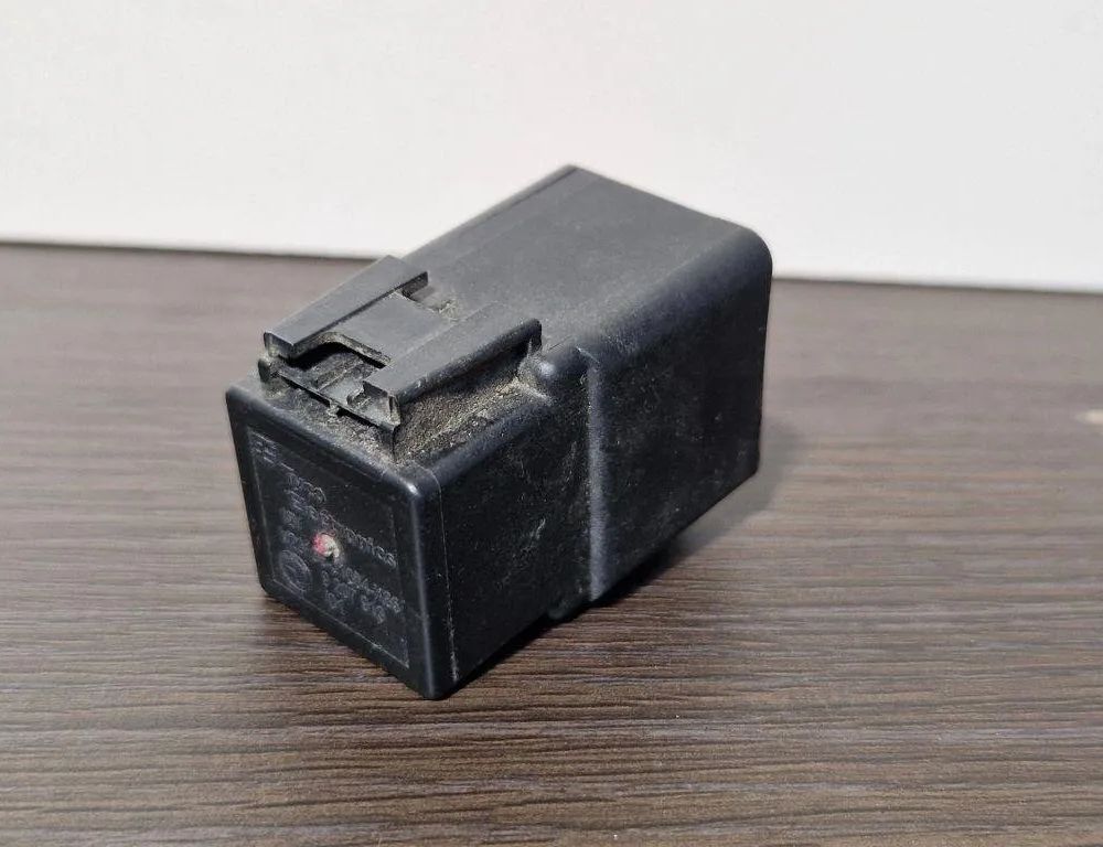 BMW 3 Series F30/F31 (2011-2020) Dzesēšanas ventilatora relejs 9207913 31630705