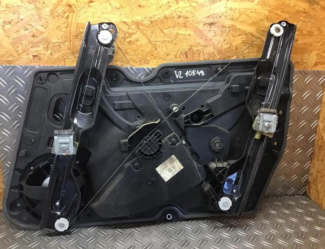 VOLKSWAGEN Golf 6 generation (2008-2015) Стеклоподъемник передней левой двери 5K1837729T 32996000
