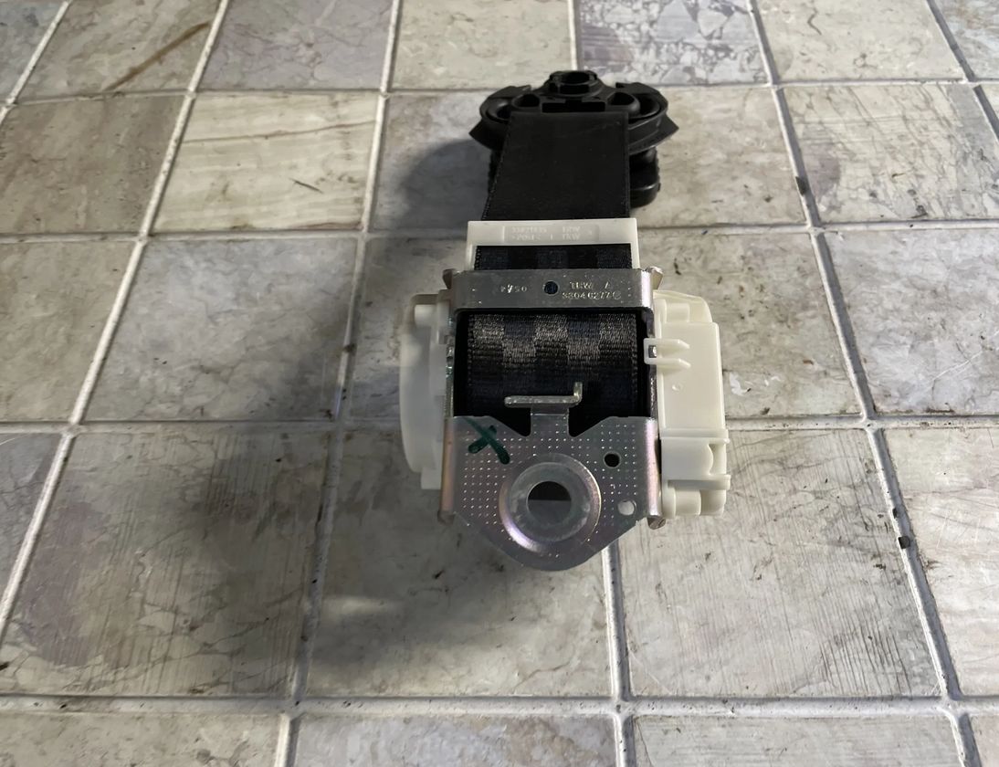 VOLKSWAGEN Touran 1 generation (2003-2015) Kreisās puses bagāžnieka drošības josta 33048191 20505073