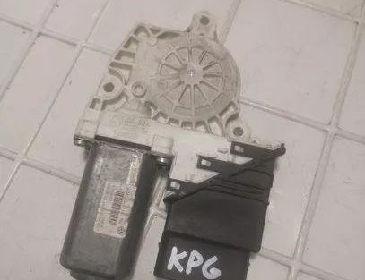 VOLKSWAGEN Passat Variant 1 generation (2010-2024) Aizmugurējo labo durvju loga vadības motorīts 3C9959703,997756102 21032824