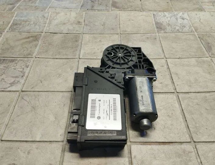 VOLKSWAGEN Touareg 1 generation (2002-2010) Front Right Door Window Control Motor 0130821764,05074381,7L0959794A 21034043