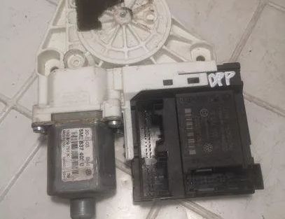 VOLKSWAGEN Golf Plus 1 generation (2004-2009) Priekšējo labo durvju logu pacelšanas motorīts 1K0959793G,1K0959701K,0130822229 21034085