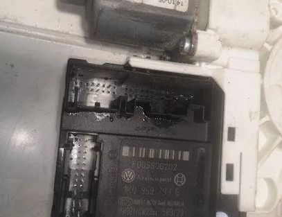 VOLKSWAGEN Golf Plus 1 generation (2004-2009) Priekšējo labo durvju logu pacelšanas motorīts 1K0959793G,5M2837402B,1K0959701K 21034086