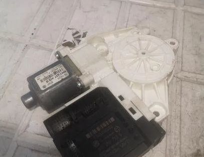 VOLKSWAGEN Golf Plus 1 generation (2004-2009) Priekšējo labo durvju logu pacelšanas motorīts 1K0959793G,5M2837402B,0130822229 21034099