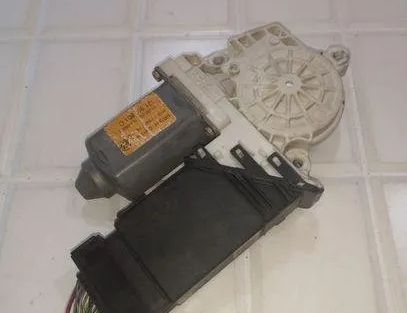 VOLKSWAGEN Golf 4 generation (1997-2006) Маторчик стеклоподъемника передней левой двери 1J1959801C,1J0959382B,101387101 21034111