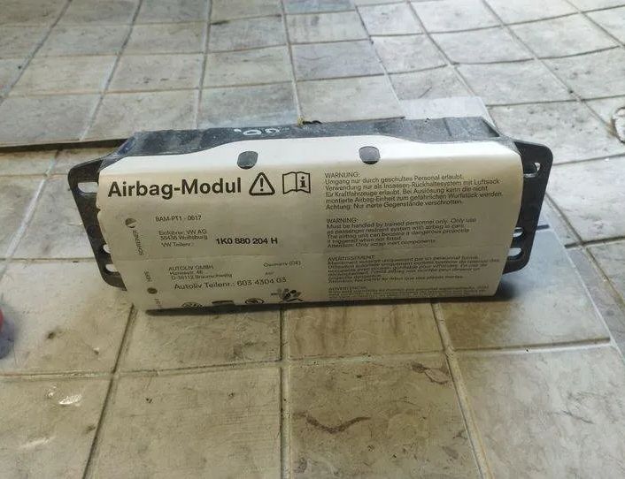VOLKSWAGEN Golf Plus 1 generation (2004-2009) Подушка безопасности панель салона 1K0880204H,603430403 21040191