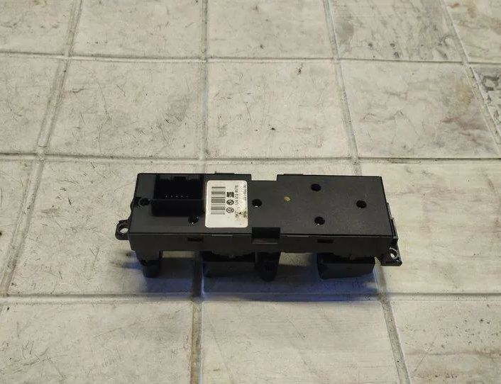 VOLKSWAGEN Passat B5 (1996-2005) Aizmugurējo kreiso durvju loga pacēlāja slēdži 1J4959857B,03755030 21054067